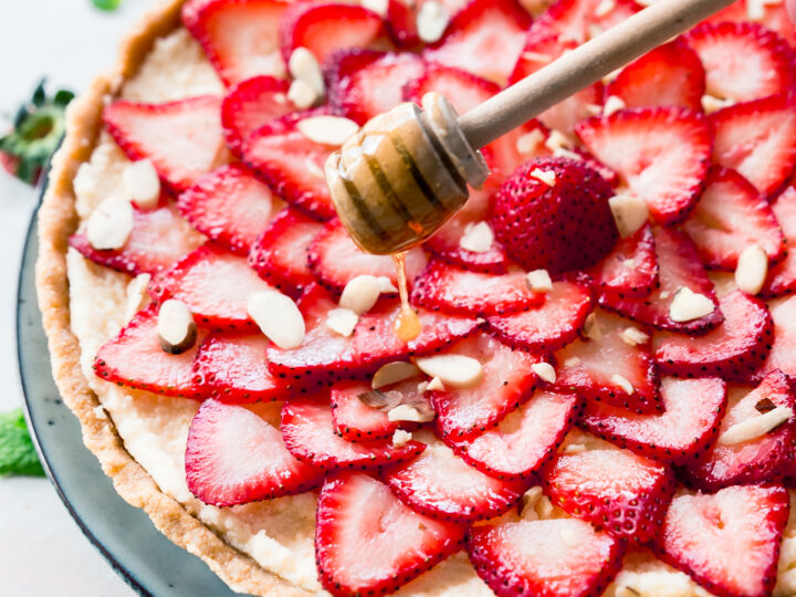 No Bake Strawberry Mascaropone Tart made with fresh fruit and mascarpone cheese. Perfect for mother's day or any occasion.