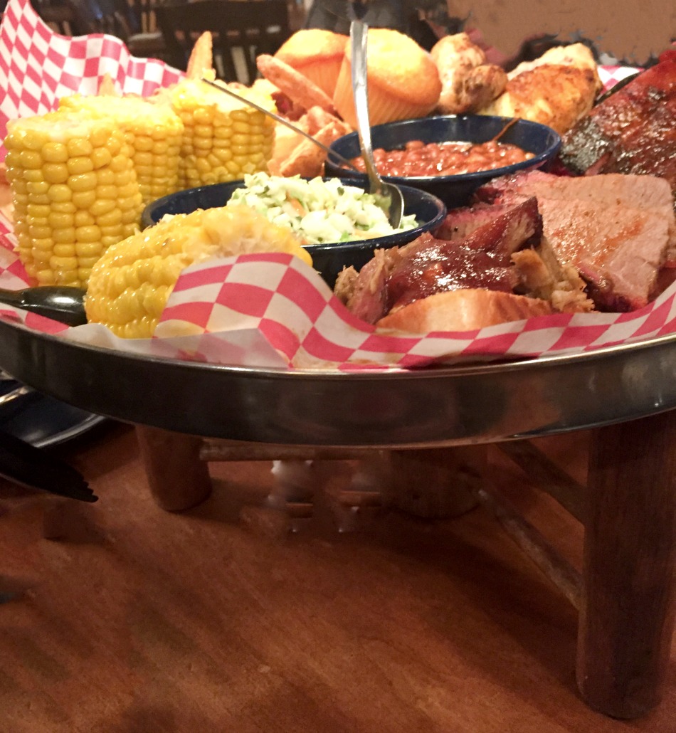 famous dave's food tray