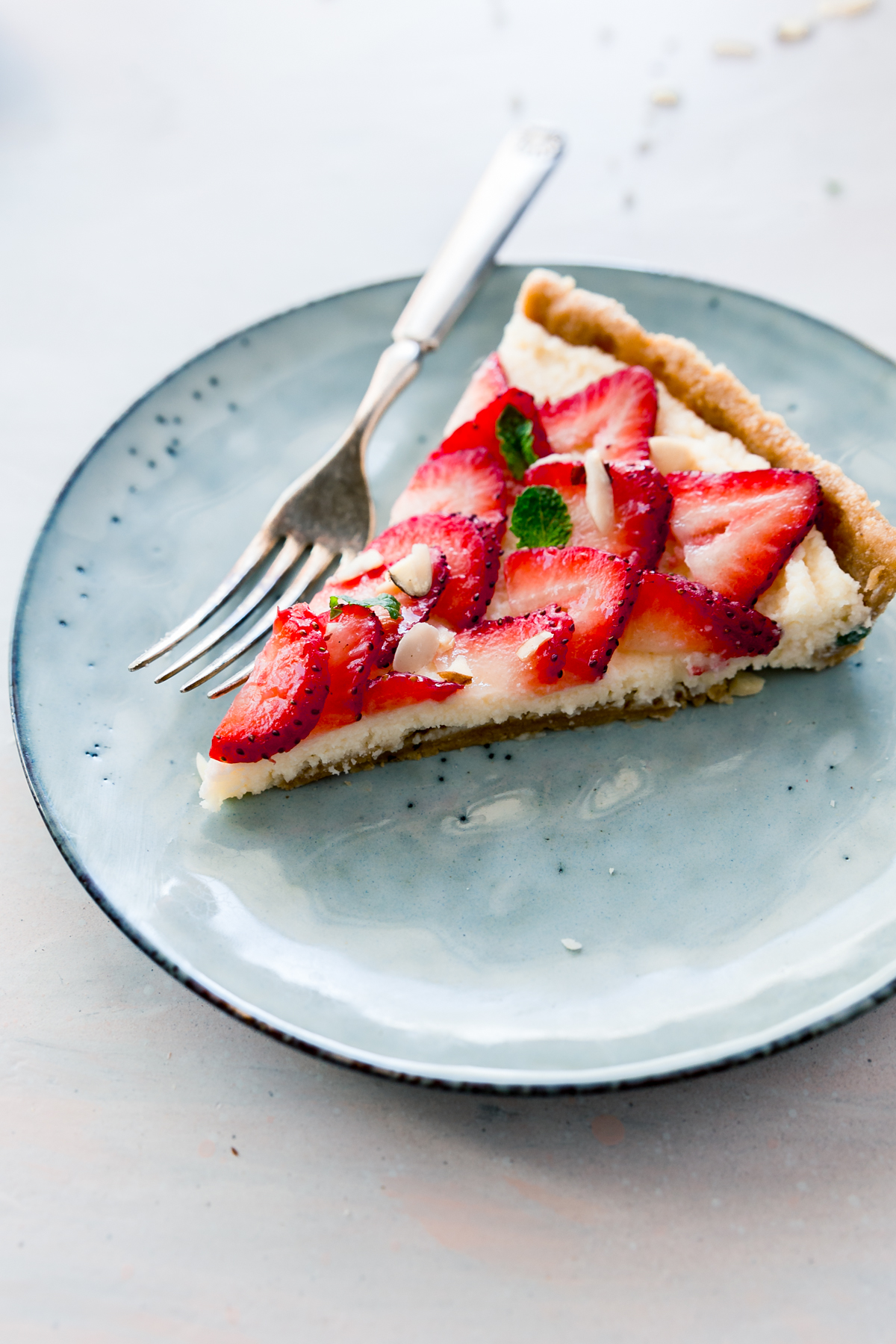 No-Bake Strawberry Mascarpone Tart made with fresh fruit and mascarpone cheese. Perfect for mother's day or any occasion.
