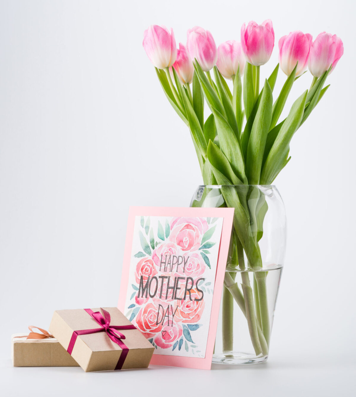 Looking for a gift for that special lady? Whether it's your mom, grandma, aunt, sister or someone you looked up to we're sharing some fun, unique and classic gift ideas for the ladies in your life.