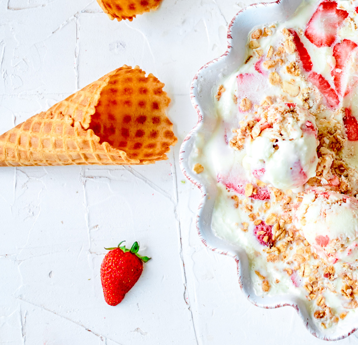 strawberry crumble no-churn ice cream