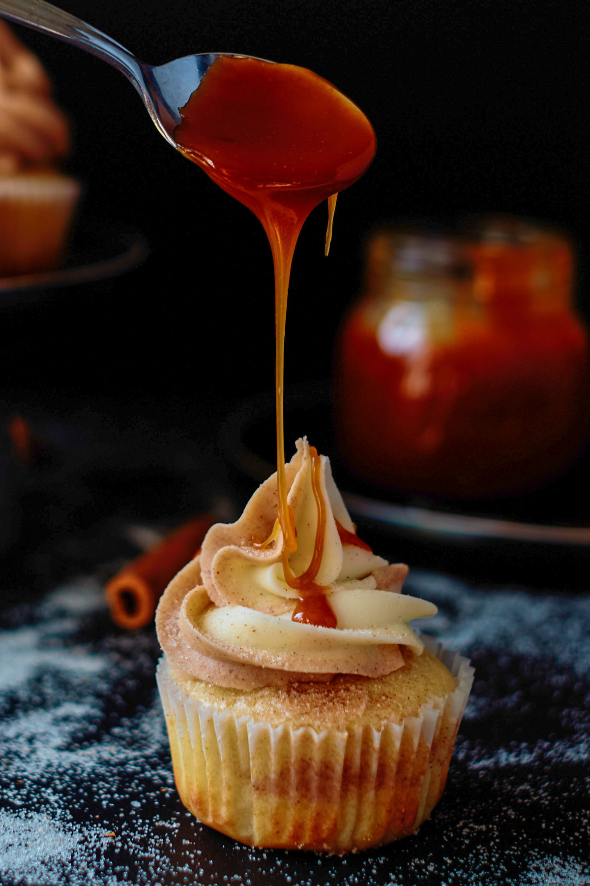 caramel sauce with cupcakes