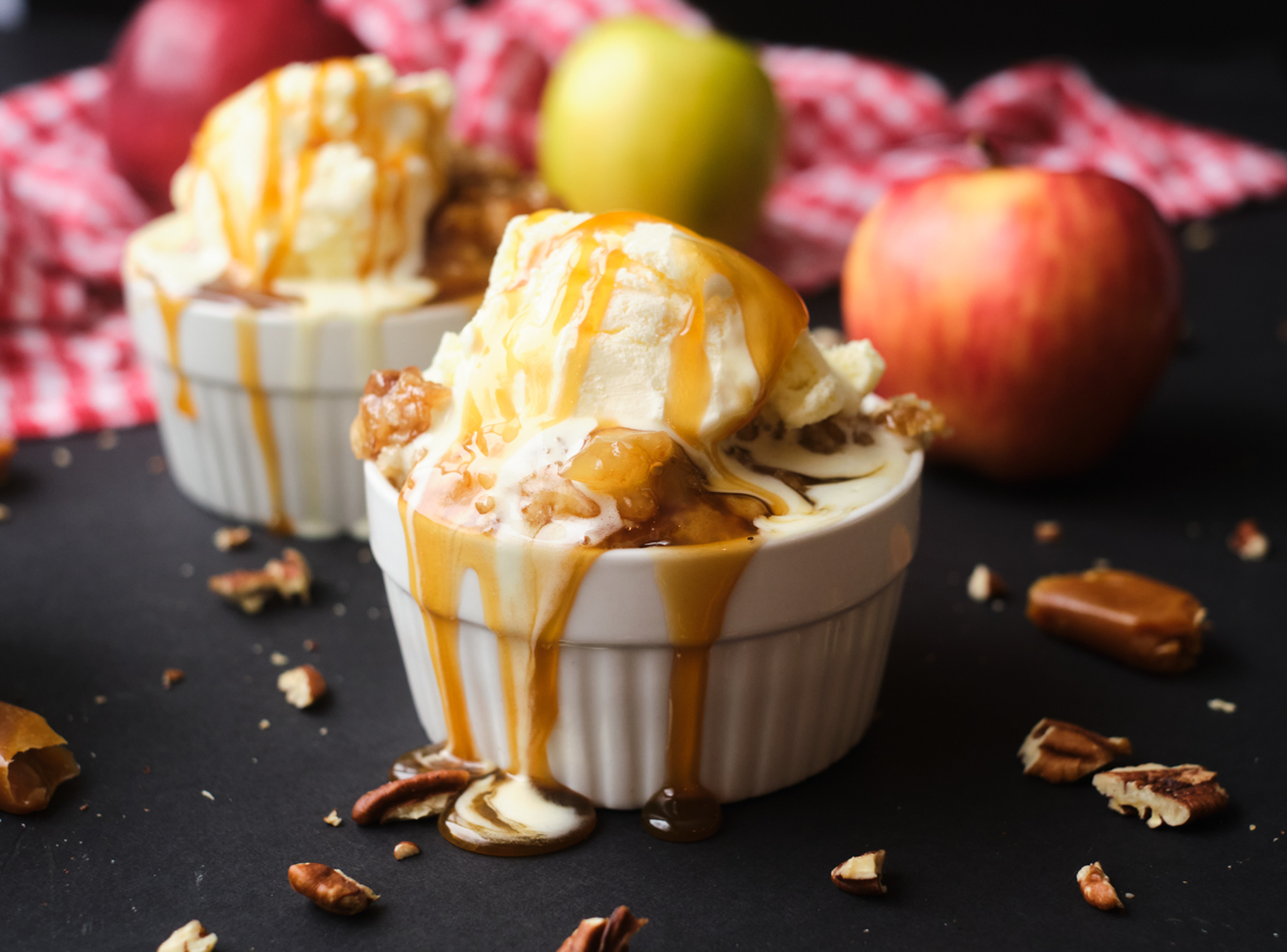 caramel apple dump cake