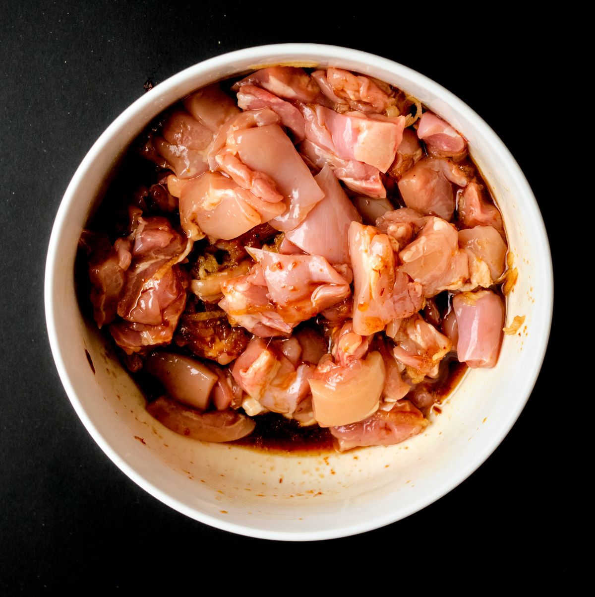 chicken thighs cubed marinating